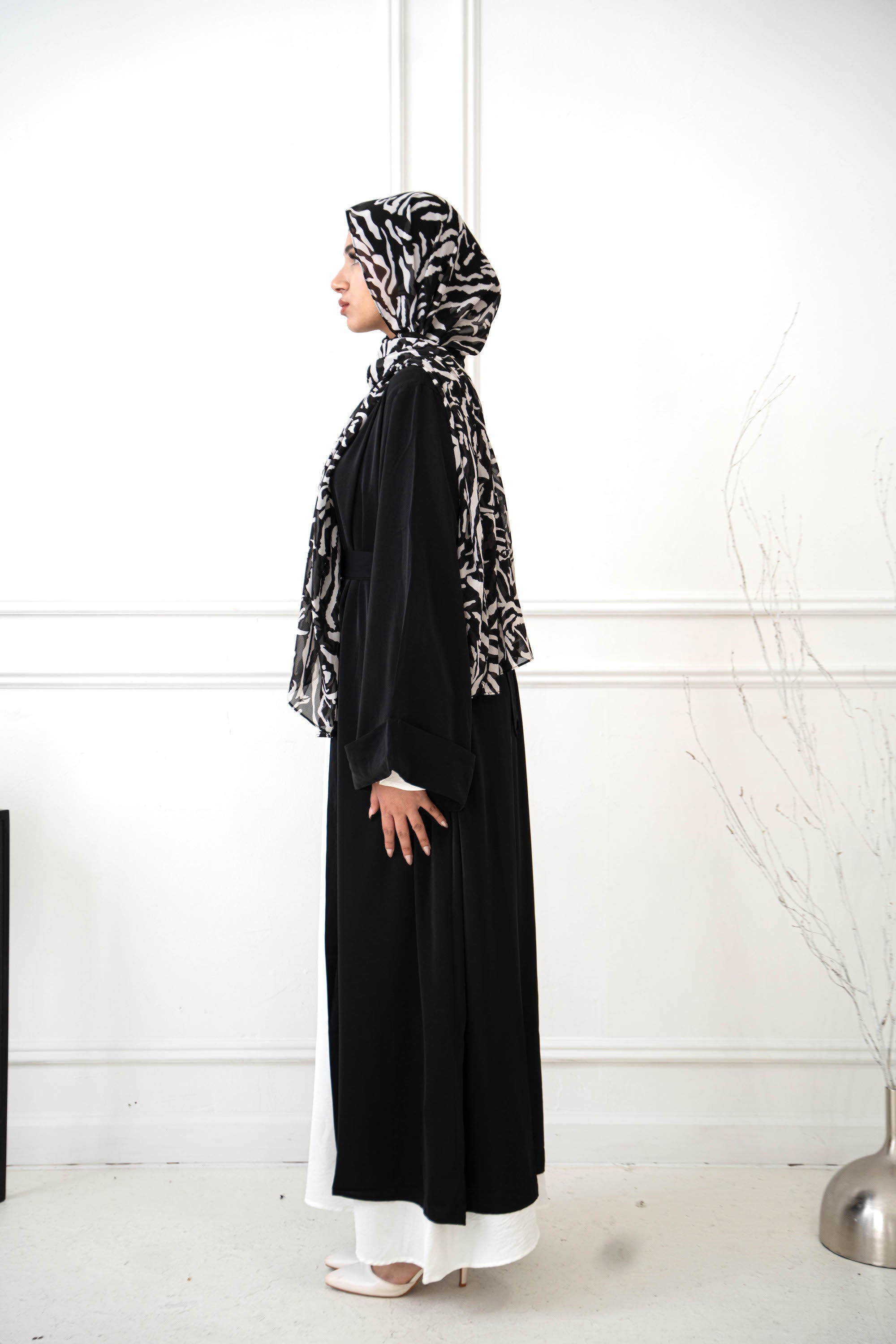 Black Nida Open Abaya